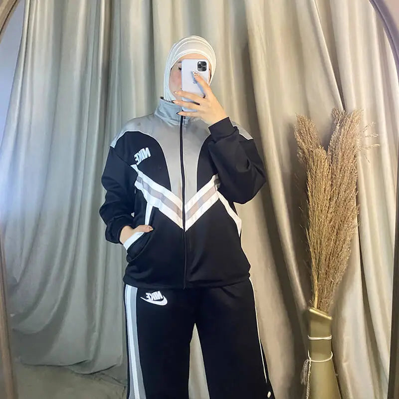 سوت Everyday Set إطلالة أمامية — طقم نسائي رياضي فاخر Lara Store مصر